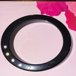 Elegant Black Bracelet with Silver Accents